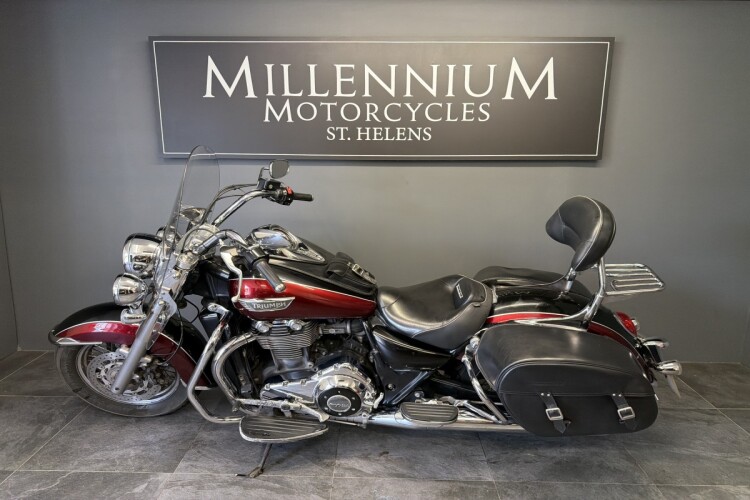TRIUMPH THUNDERBIRD 1700