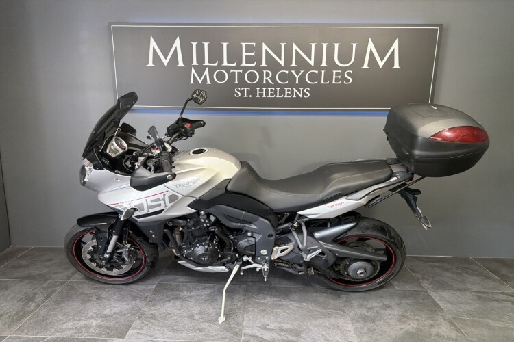 TRIUMPH TIGER 1050