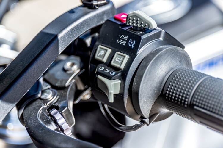 VOGE DS 900X