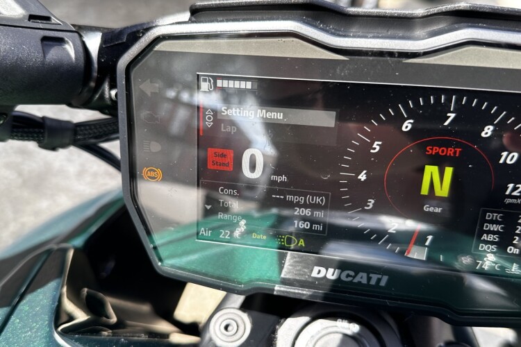 DUCATI DIAVEL V4