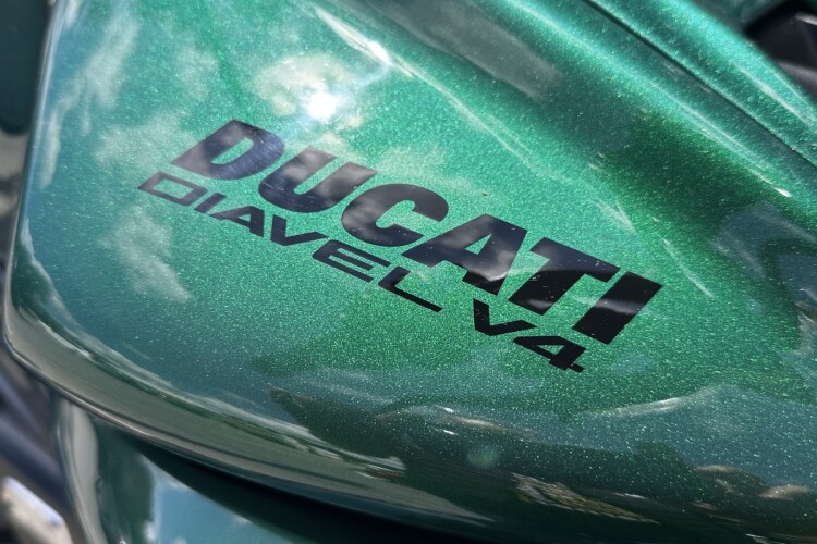 DUCATI DIAVEL V4