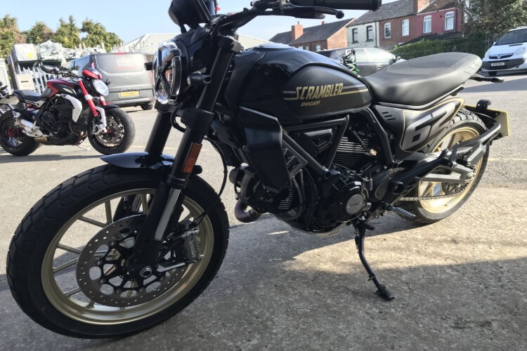DUCATI SCRAMBLER 800