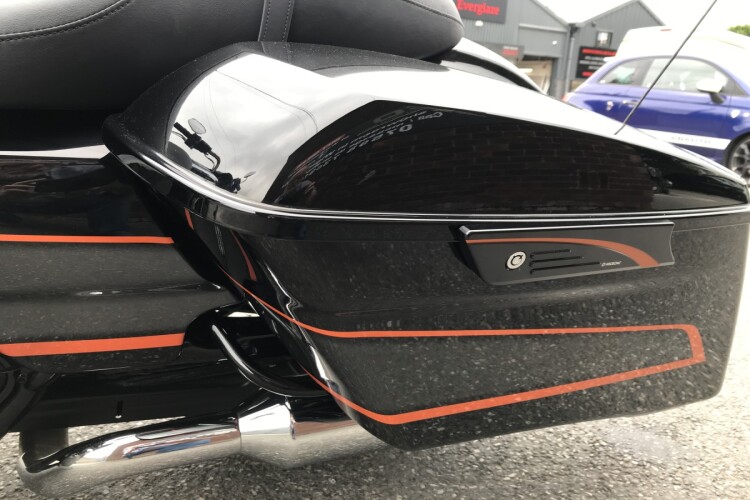 HARLEY-DAVIDSON TOURING