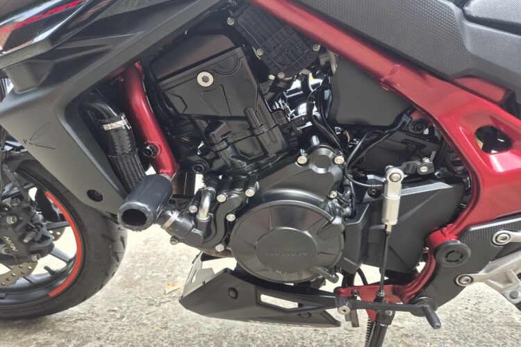 HONDA CB750 HORNET