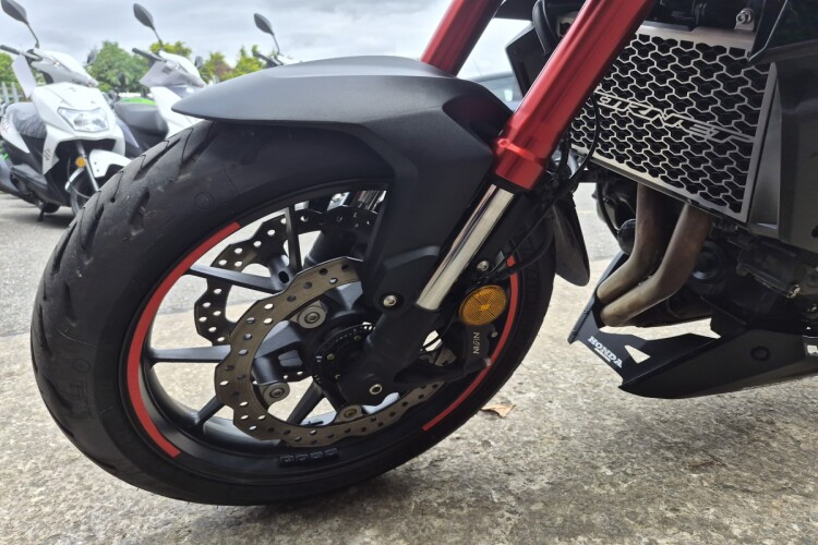 HONDA CB750 HORNET