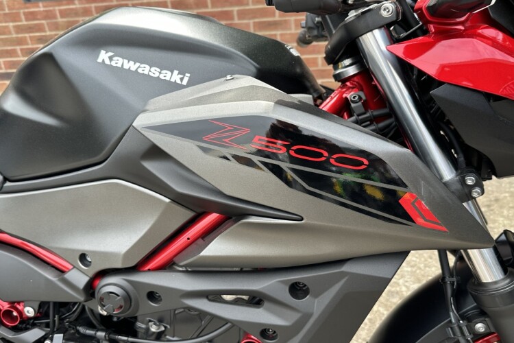 KAWASAKI Z500