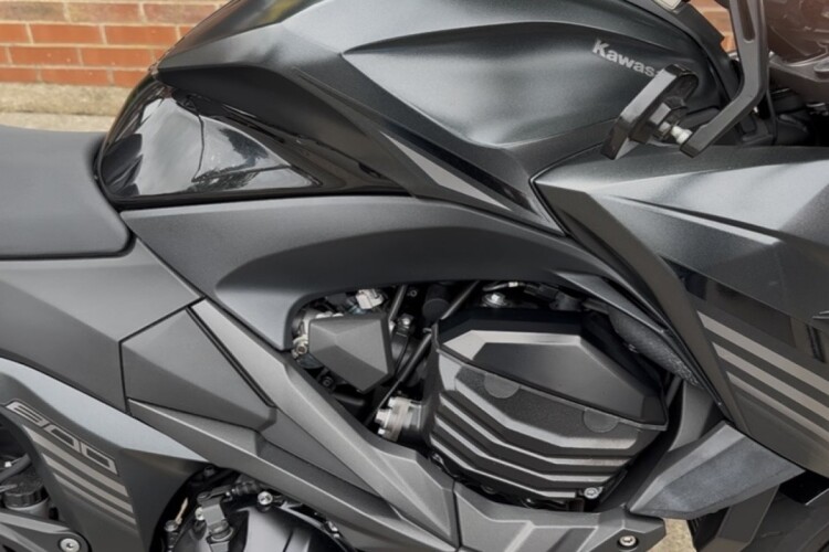 KAWASAKI Z800