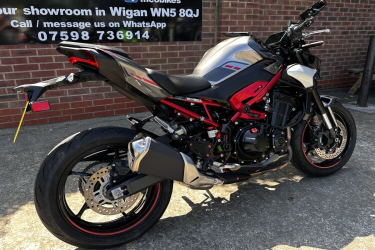KAWASAKI Z900