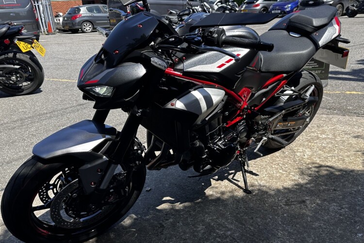 KAWASAKI Z900