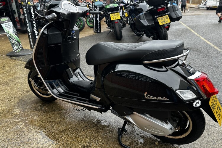 PIAGGIO VESPA GTS