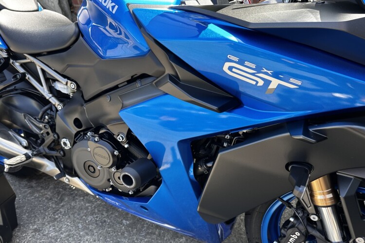 SUZUKI GSX-S1000GT+