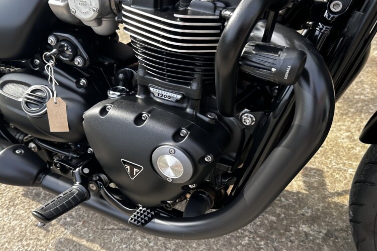 TRIUMPH BOBBER