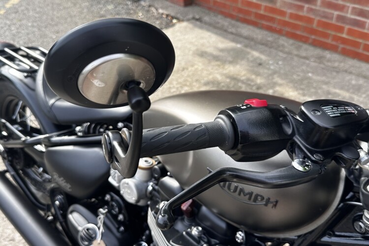 TRIUMPH BOBBER
