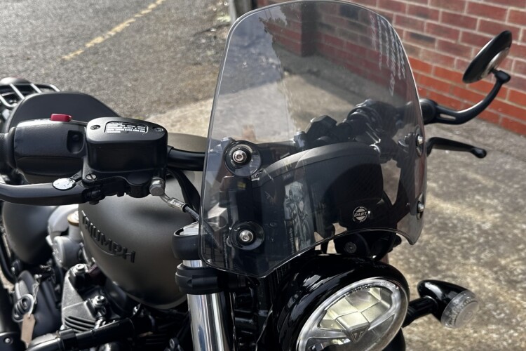 TRIUMPH BOBBER