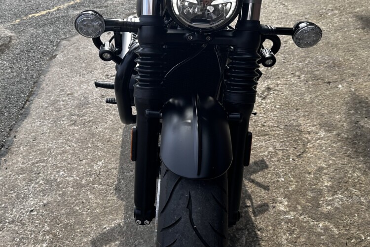 TRIUMPH BOBBER