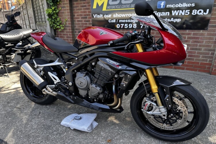 TRIUMPH SPEED TRIPLE 1200