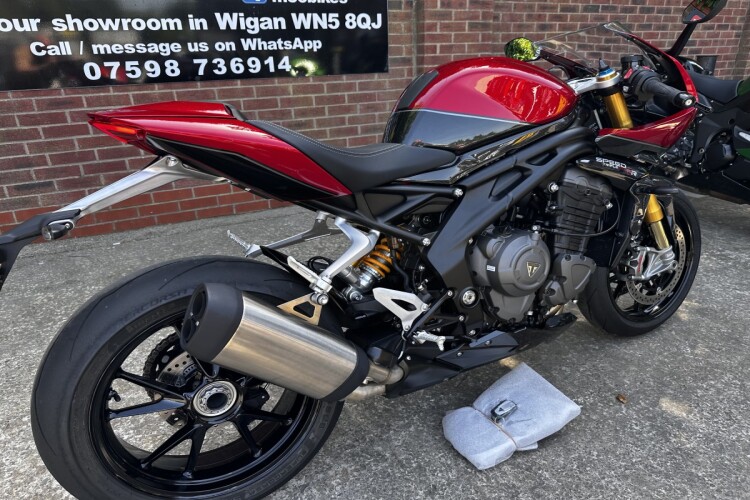 TRIUMPH SPEED TRIPLE 1200