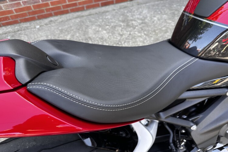 TRIUMPH SPEED TRIPLE 1200