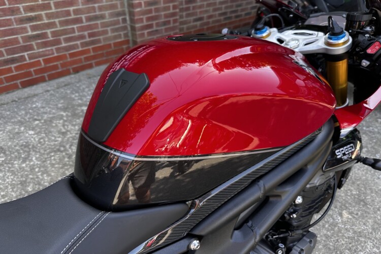 TRIUMPH SPEED TRIPLE 1200