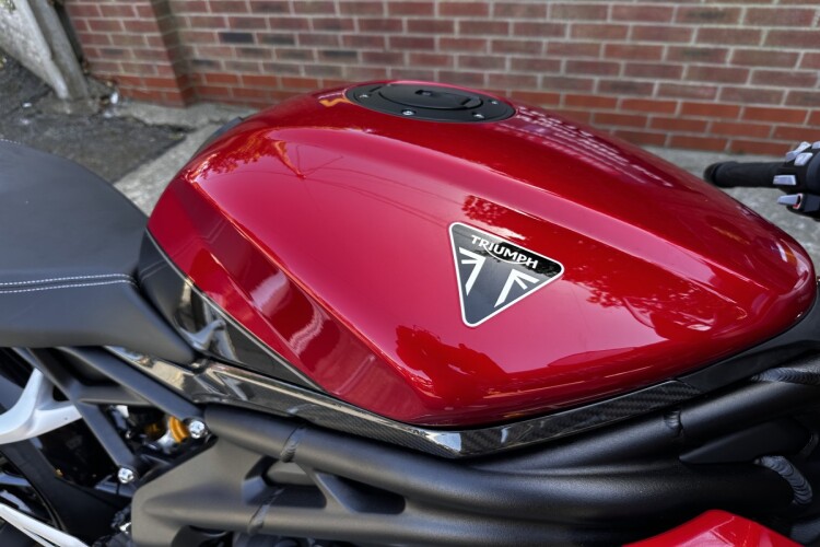 TRIUMPH SPEED TRIPLE 1200