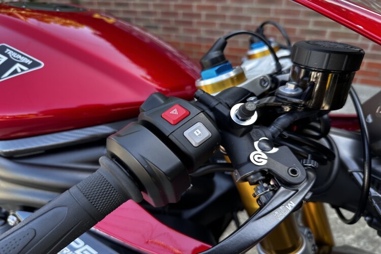 TRIUMPH SPEED TRIPLE 1200