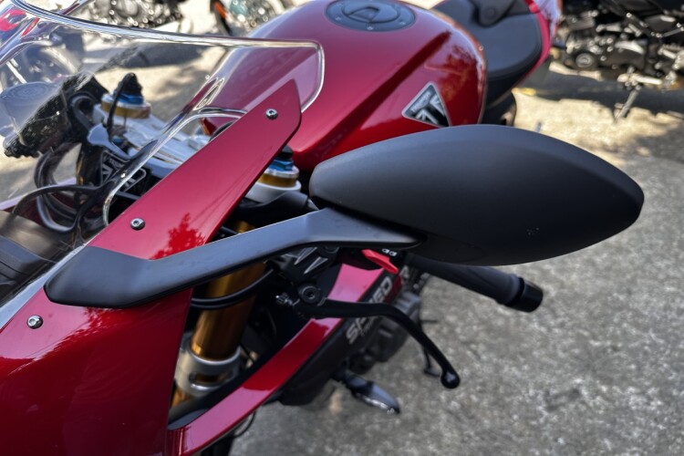 TRIUMPH SPEED TRIPLE 1200