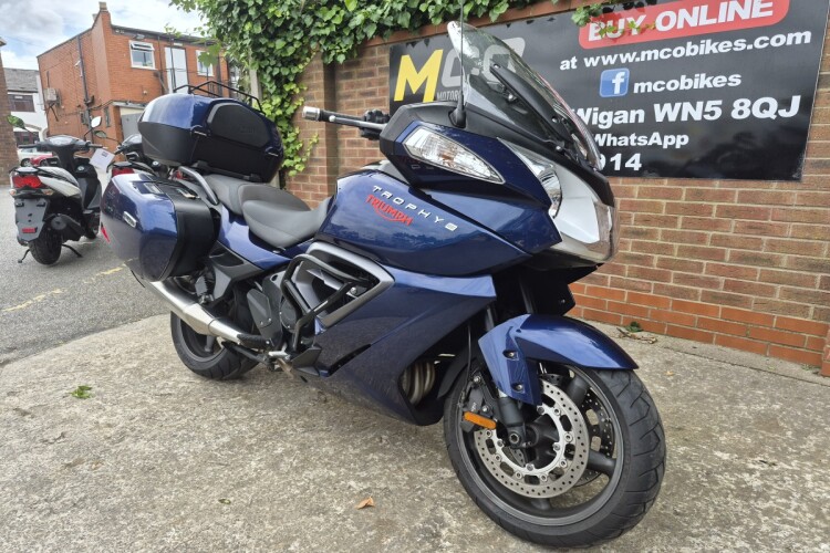 TRIUMPH TROPHY 1200