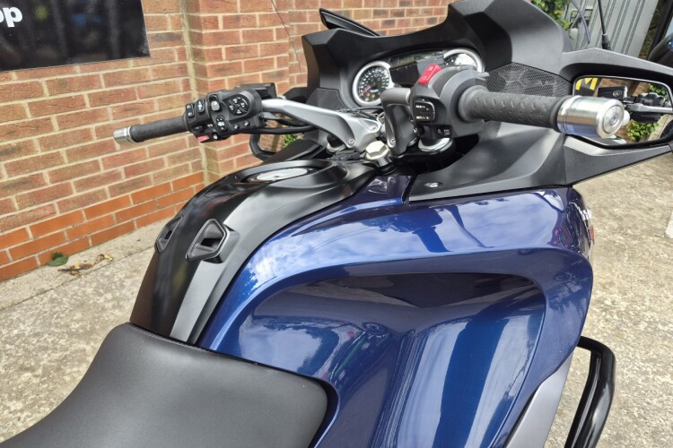 TRIUMPH TROPHY 1200
