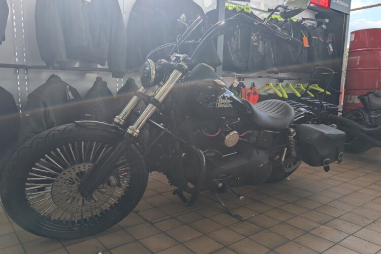 HARLEY DAVIDSON STREETBOB