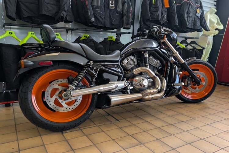 HARLEY DAVIDSON V-ROD