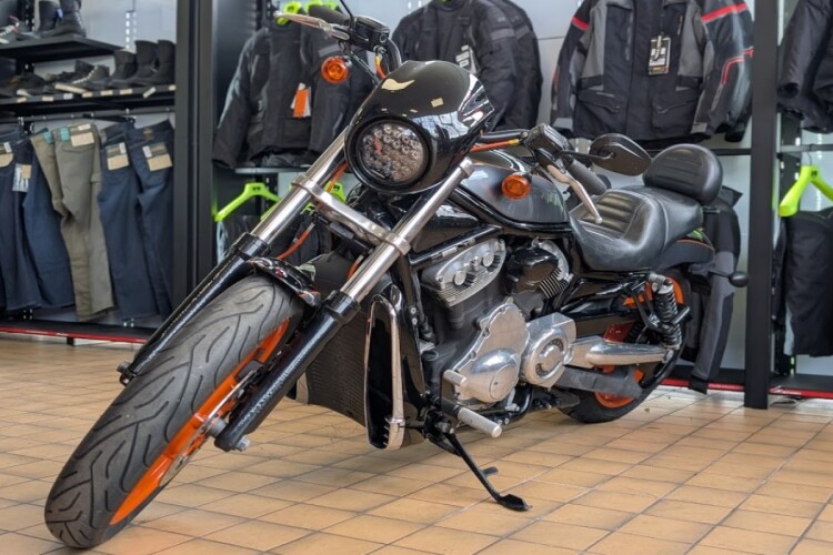 HARLEY DAVIDSON V-ROD