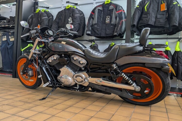 HARLEY DAVIDSON V-ROD