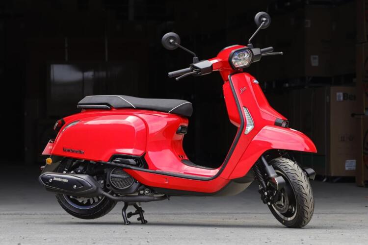 2026 LAMBRETTA J125, Red