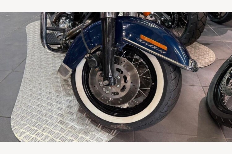 HARLEY-DAVIDSON FLHRCI ROAD KING CLA