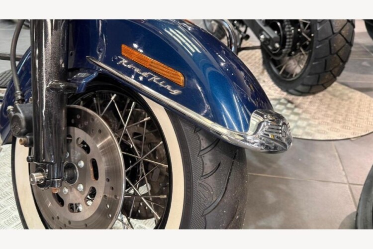 HARLEY-DAVIDSON FLHRCI ROAD KING CLA