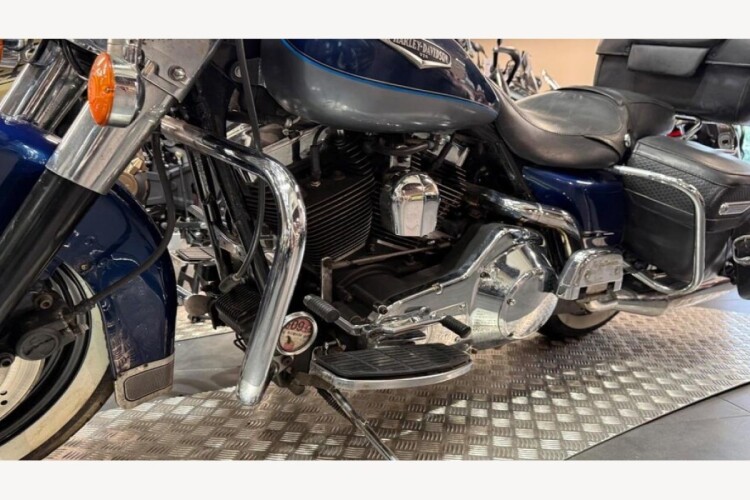 HARLEY-DAVIDSON FLHRCI ROAD KING CLA