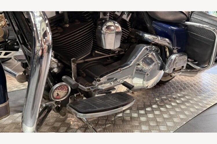 HARLEY-DAVIDSON FLHRCI ROAD KING CLA