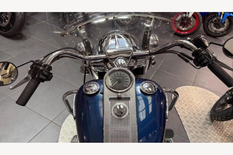 HARLEY-DAVIDSON FLHRCI ROAD KING CLA