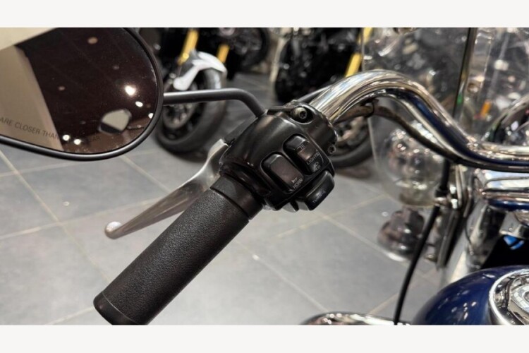 HARLEY-DAVIDSON FLHRCI ROAD KING CLA
