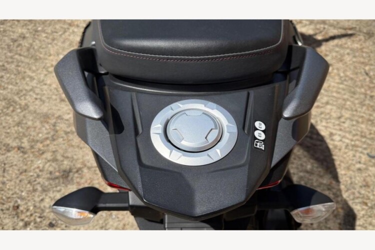 SUZUKI UN 125 NE2 M4 AVENIS 125