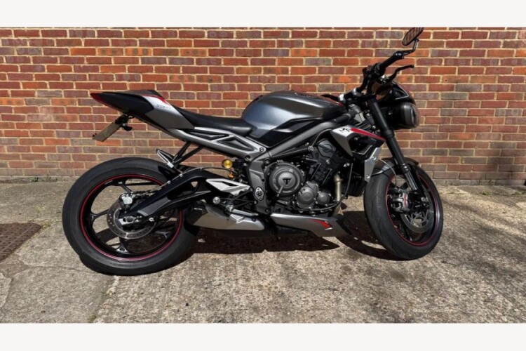 TRIUMPH STREET TRIPLE RS