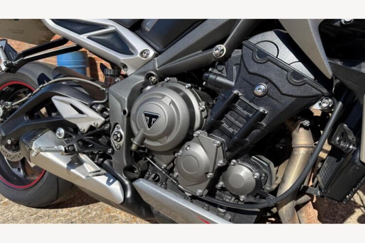 TRIUMPH STREET TRIPLE RS