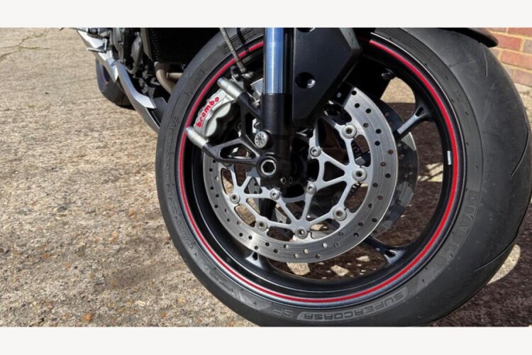TRIUMPH STREET TRIPLE RS