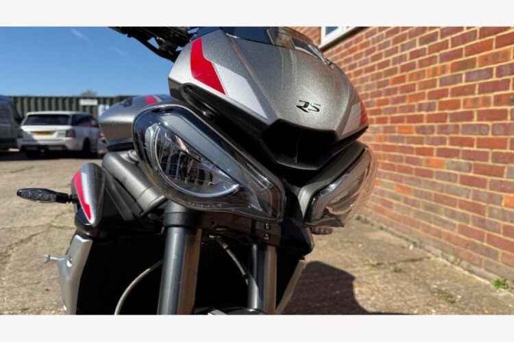 TRIUMPH STREET TRIPLE RS