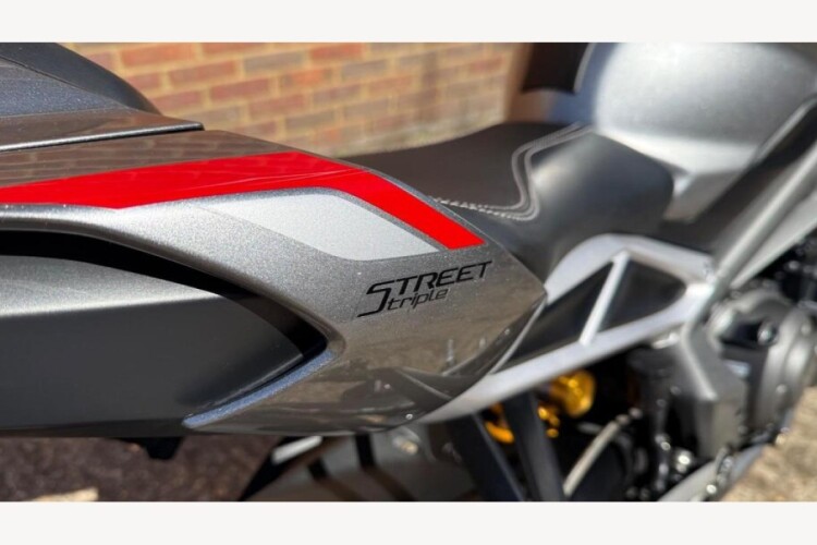 TRIUMPH STREET TRIPLE RS