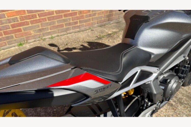 TRIUMPH STREET TRIPLE RS
