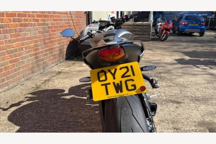 TRIUMPH STREET TRIPLE RS