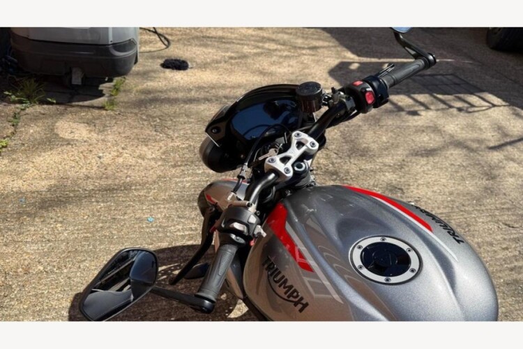 TRIUMPH STREET TRIPLE RS