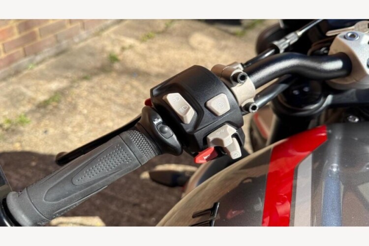 TRIUMPH STREET TRIPLE RS