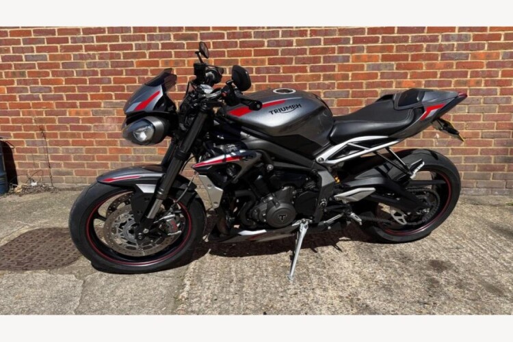 TRIUMPH STREET TRIPLE RS